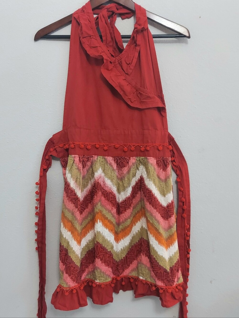 Sur La Table Ruffle & Pompom Detail Halter Red Chevron Apron OS Festive Hostess